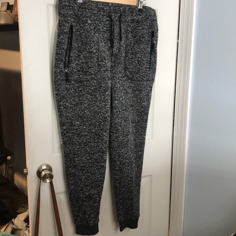 Carbon men’s joggers size XL